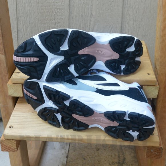 Size 11 Fila Women shoes - Picture 6 of 6